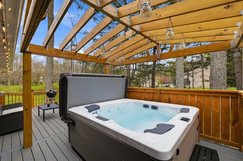 Poconos Home w Hot Tub, Lake & Pool Sleeps 6 - Image 1