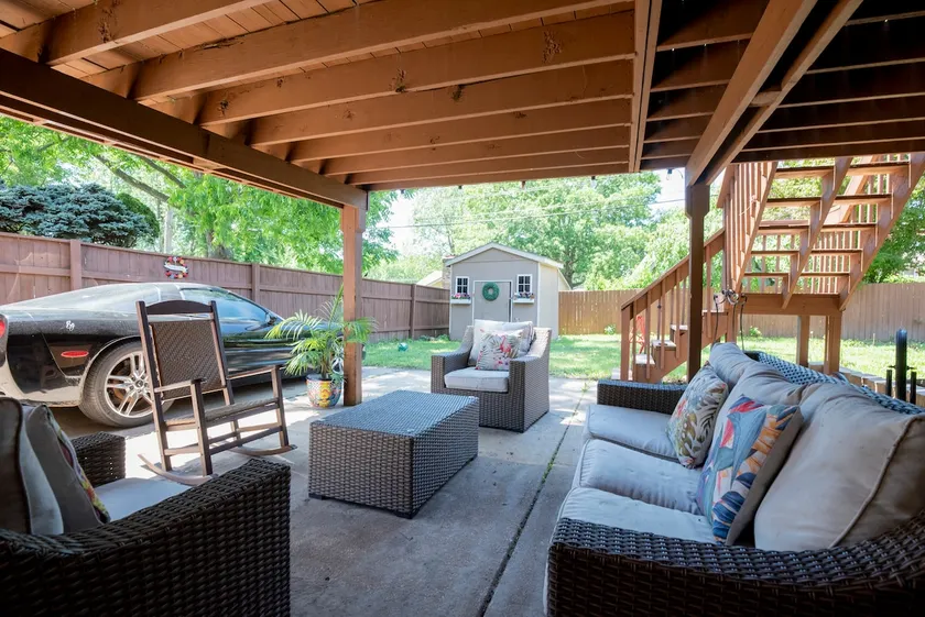 Basement Suite with patio - Image 1
