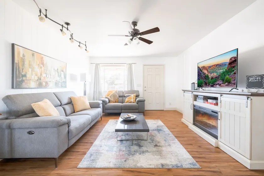 Hot Tub, Pet Friendly & Walk to Mill Ave/ASU - Image 1