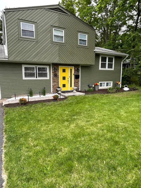 Matt Cozy Quarters - Image 1
