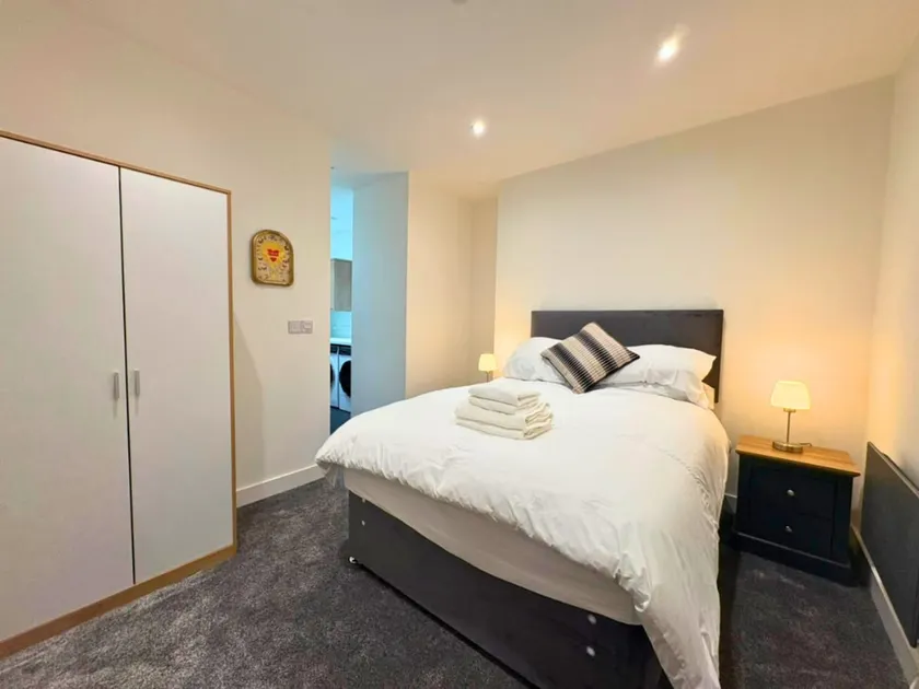 34 Peel Road - Image 1