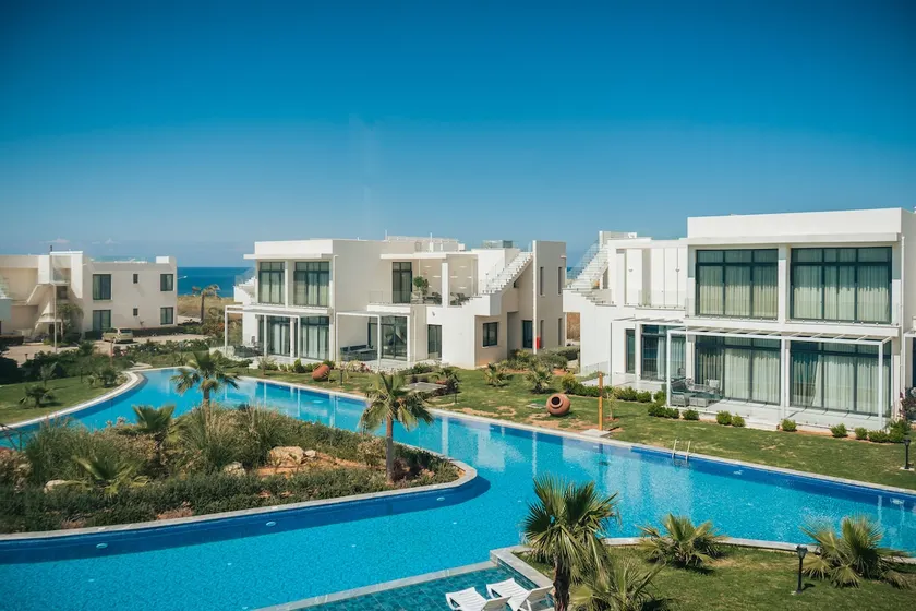 The Resort. Luxury 2 Bed with Hot Tub, Gym, Hammam - Image 1