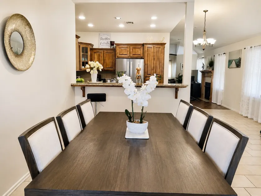 Broken Arrow Home | King Bed | Family Friendly - Image 1