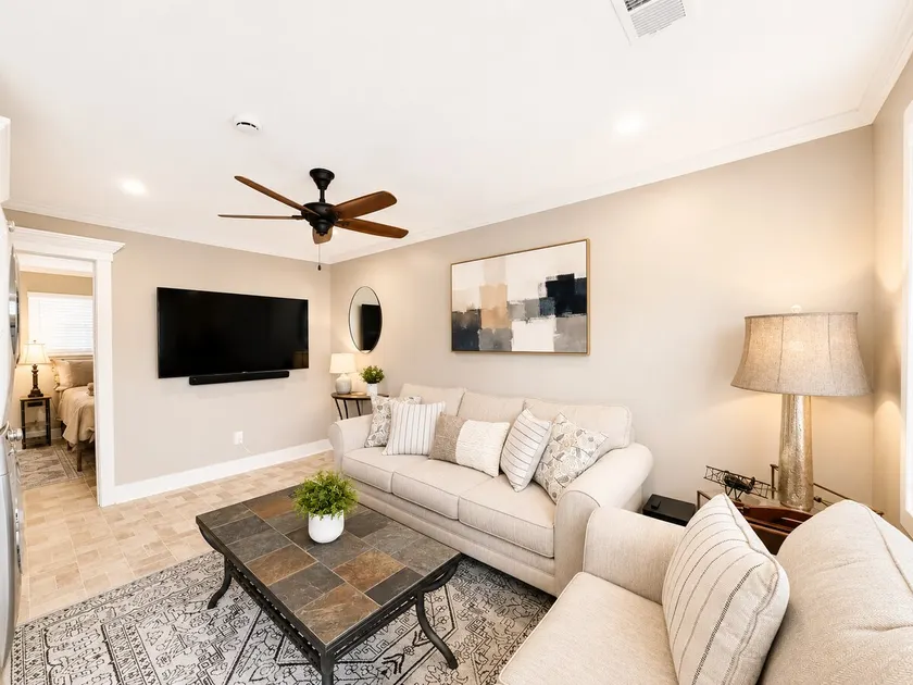 Cozy Spring hill Getaway|KingBeds|Central Location - Image 1