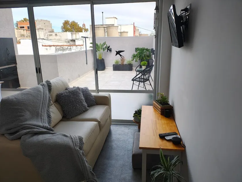 One-bedroom apartment with balcony and grill - Image 1
