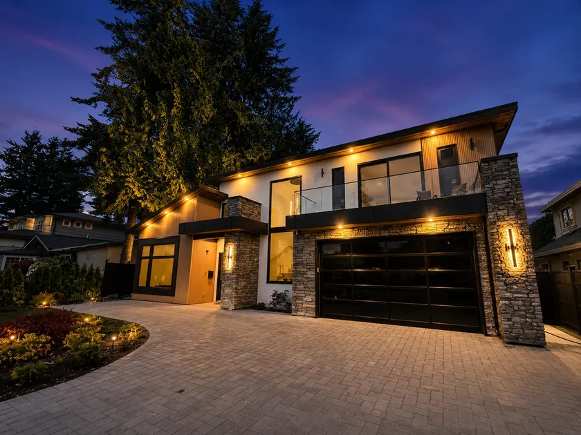 Executive 5BR Luxury Home in South Surrey/WR - Image 1