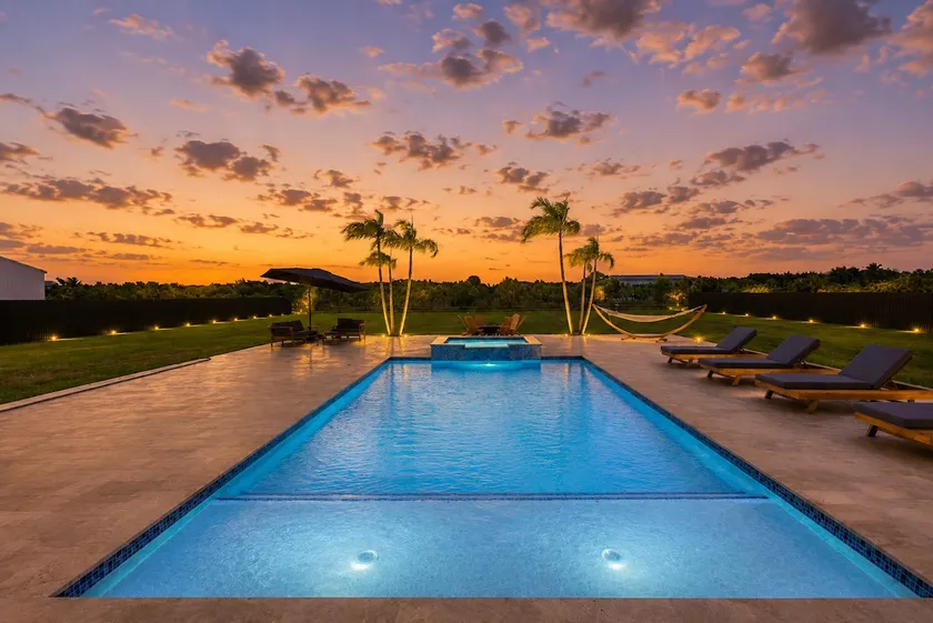 Villa Castillo | Luxury Pool Home & BBQ | Redland. - Image 1