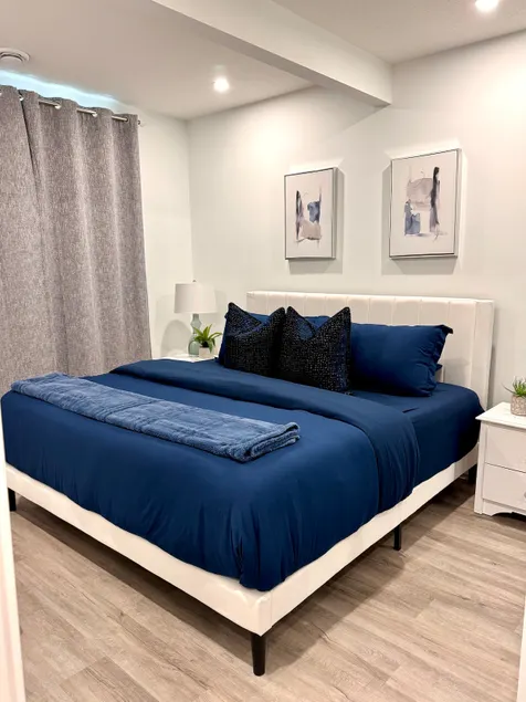 Suite•King Bed•Pet Friendly•Private Fenced Yard - Image 1