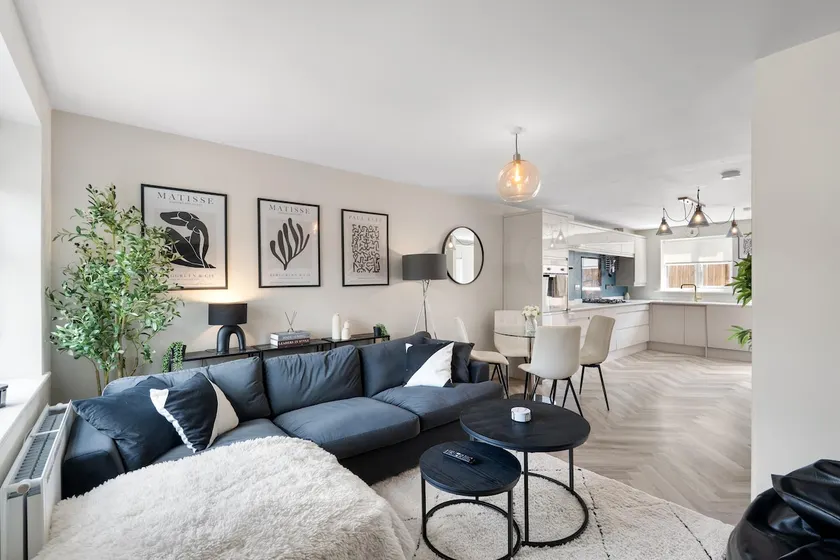 Luxury Hertford Stay, Sleeps 6, Parking for 2 Cars - Image 1