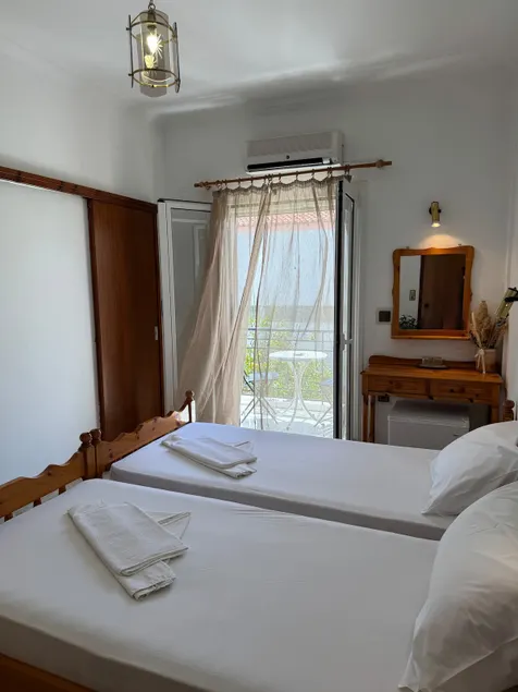 Anthos room 2 - Image 1