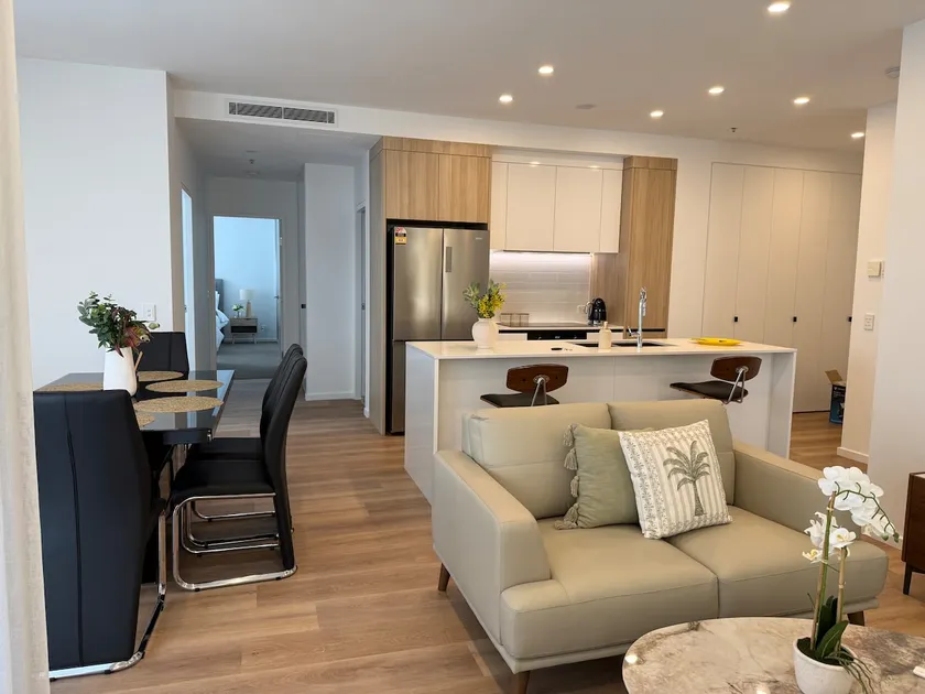 Modern 3BR Apartment in Vibrant Manuka - Image 1