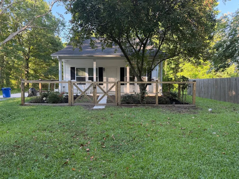 A peaceful rural cottage close to Summerville. - Image 1