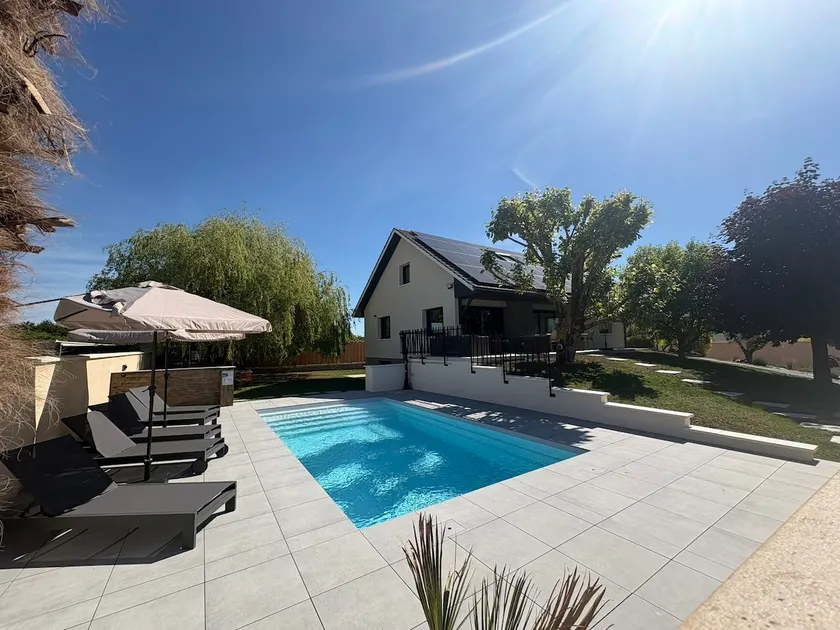 Family house - sleeps 12 (Air-conditioned) - Image 1