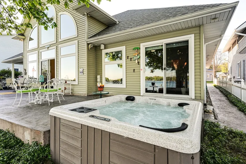 'lake Garden House' w/ Hot Tub & Dock - Image 1