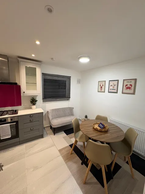 Modern 3 bedroom Apartment, Sleep 5 - Image 1