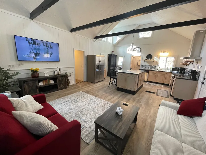Spacious Country Getaway - Image 1
