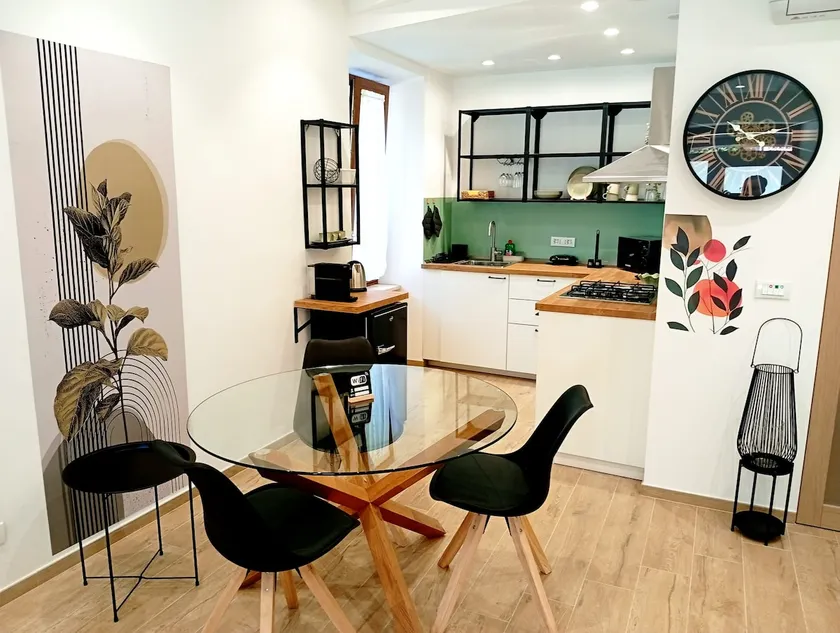 The Residence: Self Check-in, Fast Wi-Fi & Parking. - Image 1