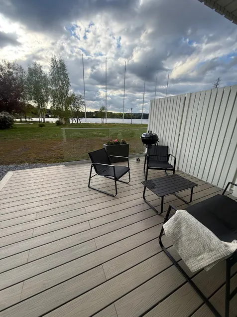 Cozy cottage with its own terrace & lake view - Image 1