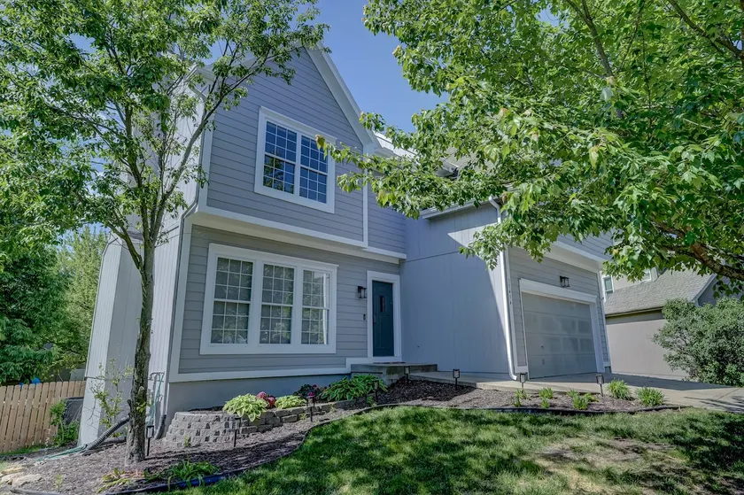 Olathe LUX Remodel | 5BR, 3.5BA | Sleeps 10 - Image 1