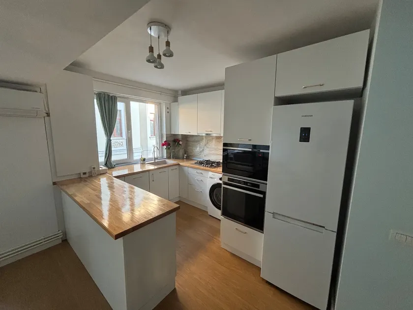 Tomis Apartment 14 - Image 1