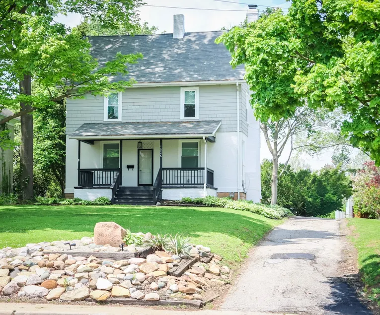 Tuffy's on Claremont: 4BR by AU w/ Billiards & Pit - Image 1