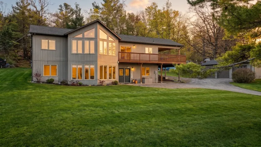 Rice Lake Wellness & Spa: 5BR Luxury & Gaming - Image 1