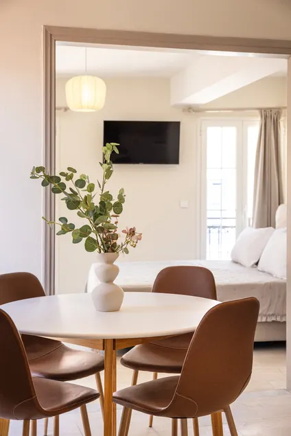 Sunny Boutique Home with Balcony - Image 1