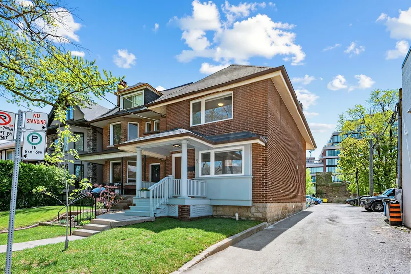Cozy & Warm Vacation in Midtown Toronto - Image 1