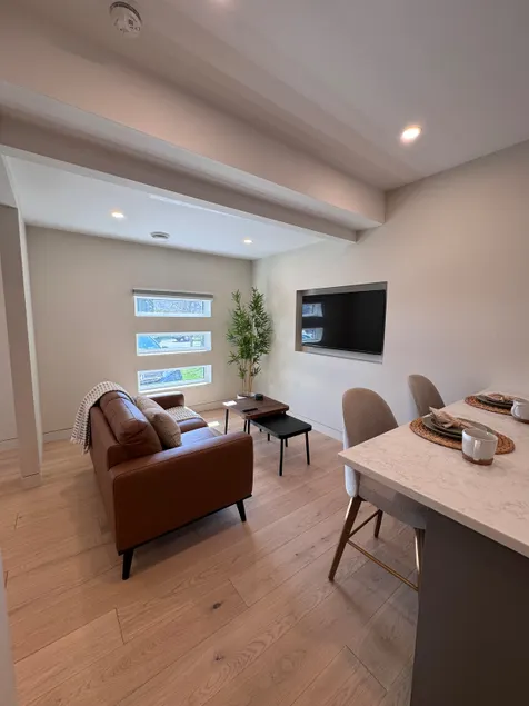 Luxury Garage Suite - Image 1
