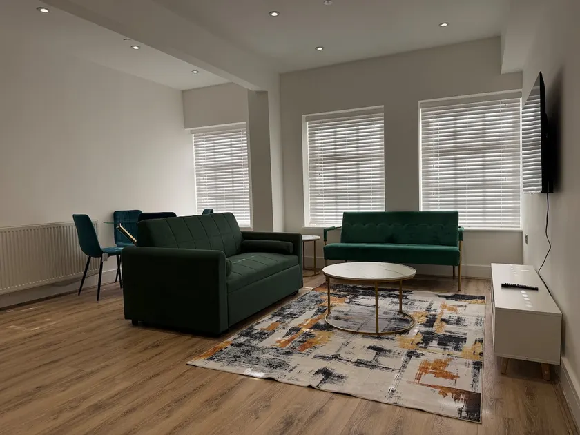 Luxury 2- BDR suite in West Midlands - sleeps 6 - Image 1