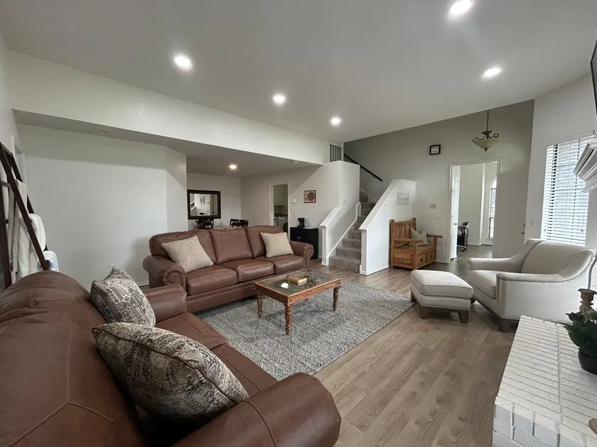 West Main Manor *Minutes to shopping, dining, OU - Image 1
