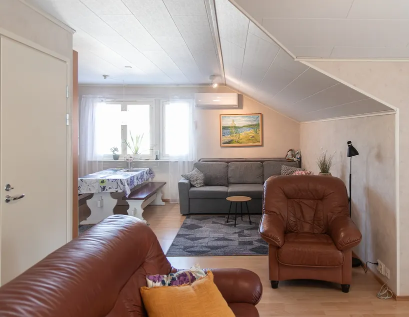 Cozy studio with its own entrance - Image 1