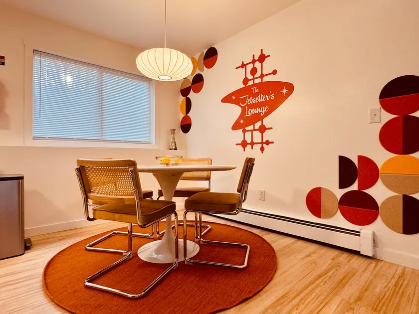 The Jetsetter’s Lounge: 2 BR | Near Downtown/ Hosp - Image 1