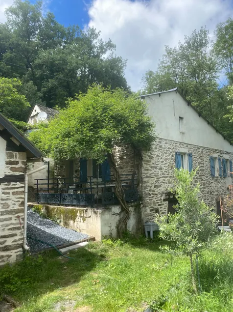 Stone house 50 m from the river - Image 1