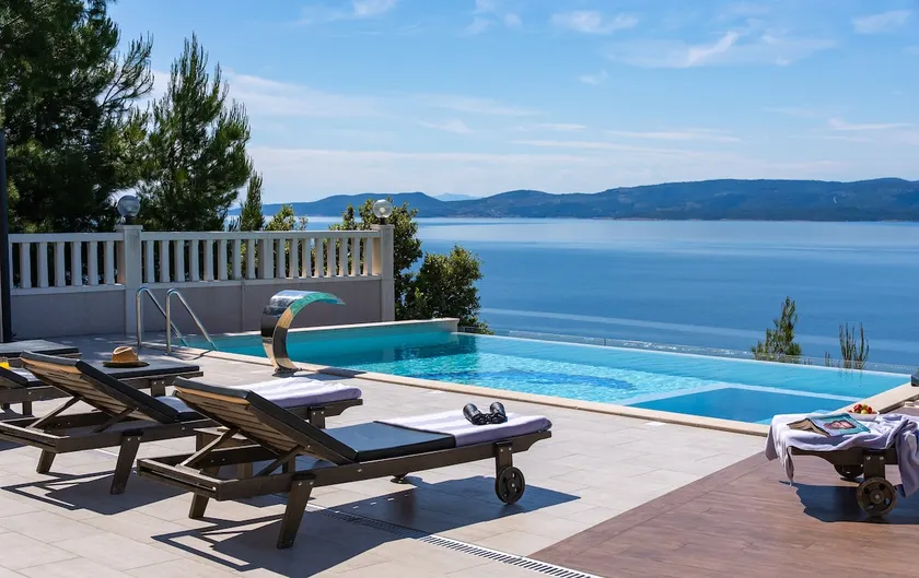 Ny! Villa MIRNA med opvarmet pool og spabad, boblebad, traditionel vinbar - Image 1