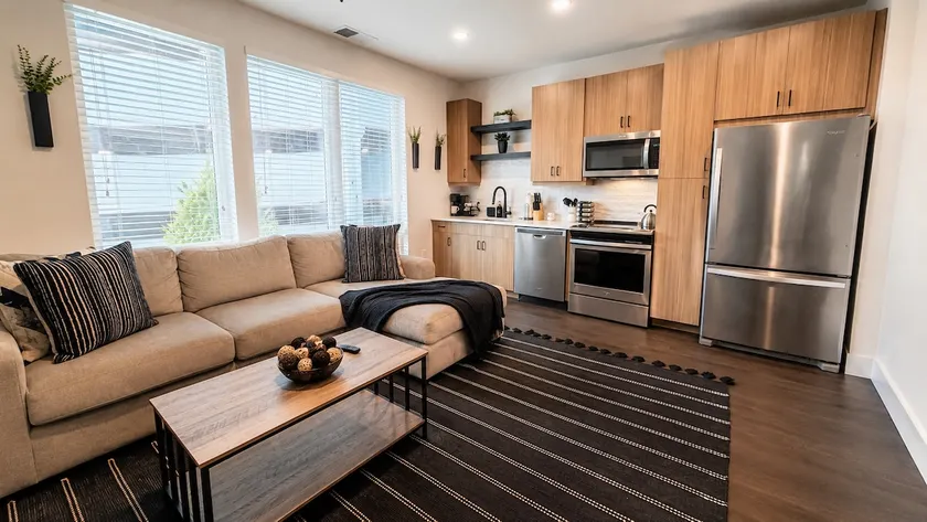 Luxury Modern City Escape | 5 Mins To Downtown - Image 1