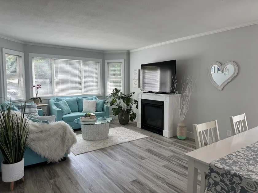 Modern Mountain View Retreat in Hope - Image 1