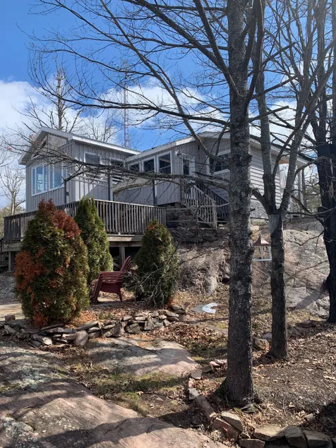 Waterfront Cottage / House, Newly Renovated - Image 1