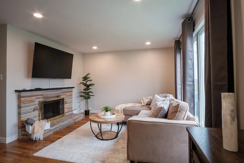 Cozy Renovated House in the Heart of the City - Image 1