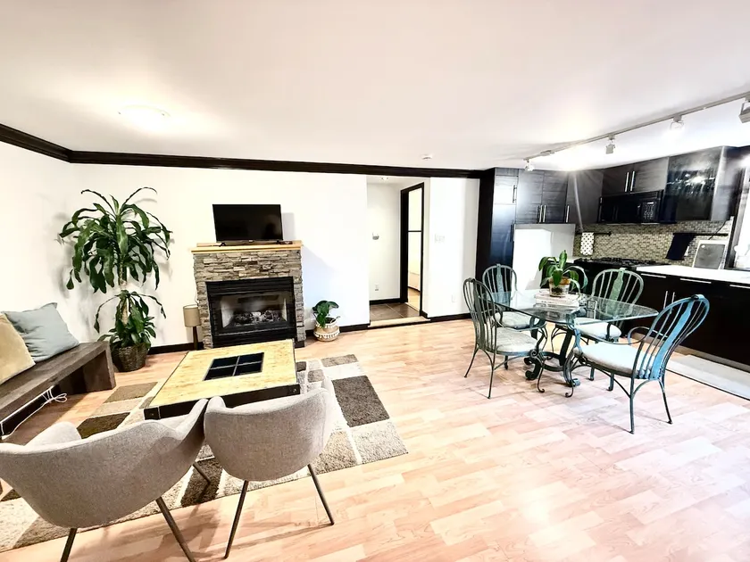 Private bright Garden Suite with separate entrance - Image 1