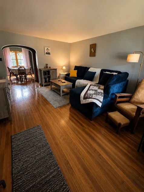 Stylish 2BR Home - 1 king, 1 full, 1 twin. - Image 1