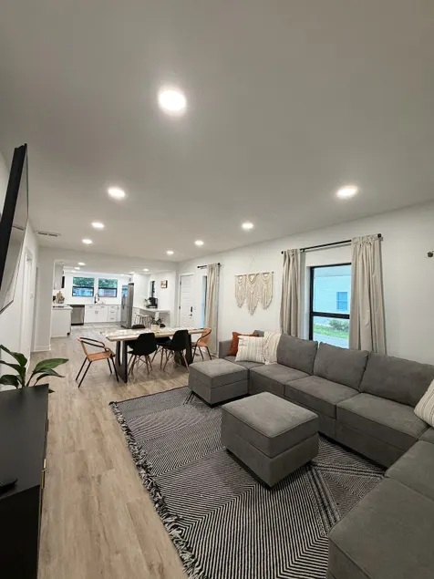 Cozy Townhome With King Beds Near Defiance College - Image 1