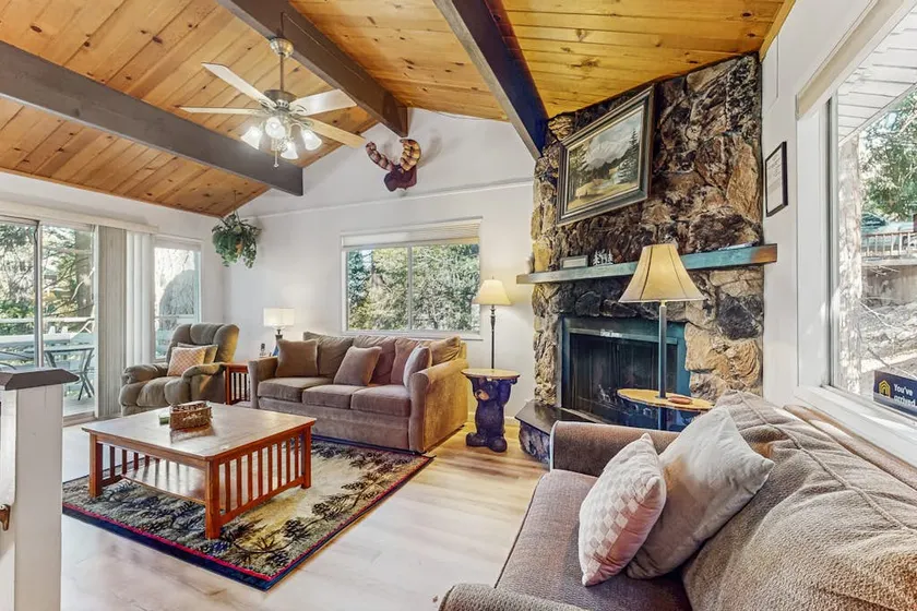 Lovely 2BR Mountainview | Fireplace | Balcony |BBQ - Image 1