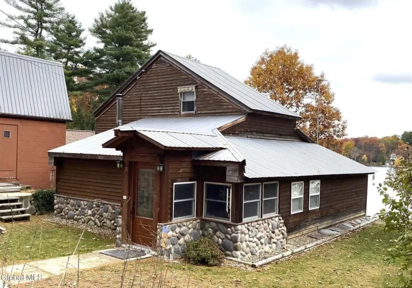 Lake Daze Cottage - Image 1