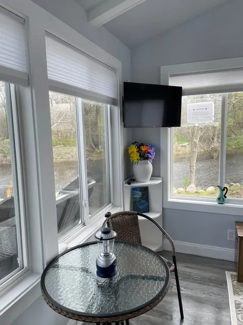 Bungalow Bliss on the River - Image 1