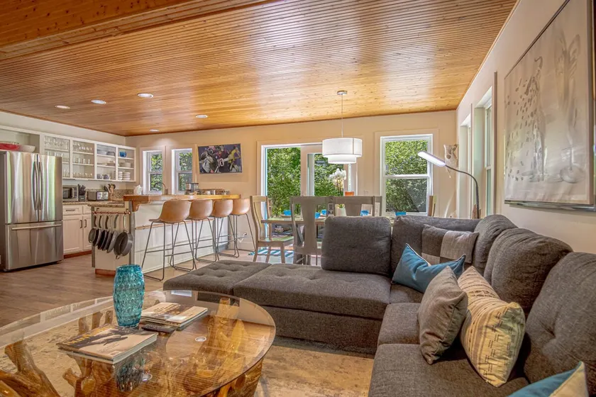 Red Elephant | 4BR - Fire Pit - River & Downtown - Image 1