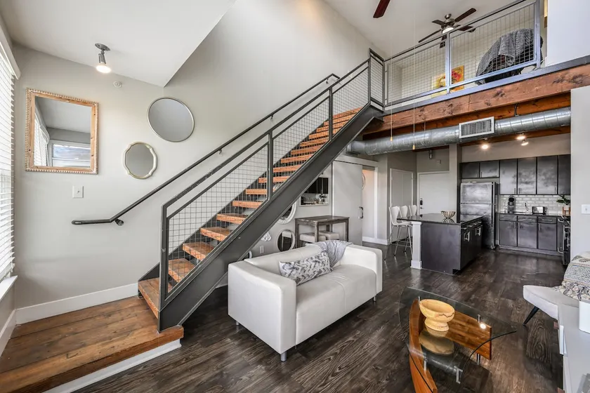 Historic 3 bedroom loft in Central Dtown Ft Worth! - Image 1