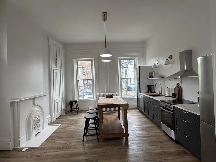 East High Apartment - Image 1