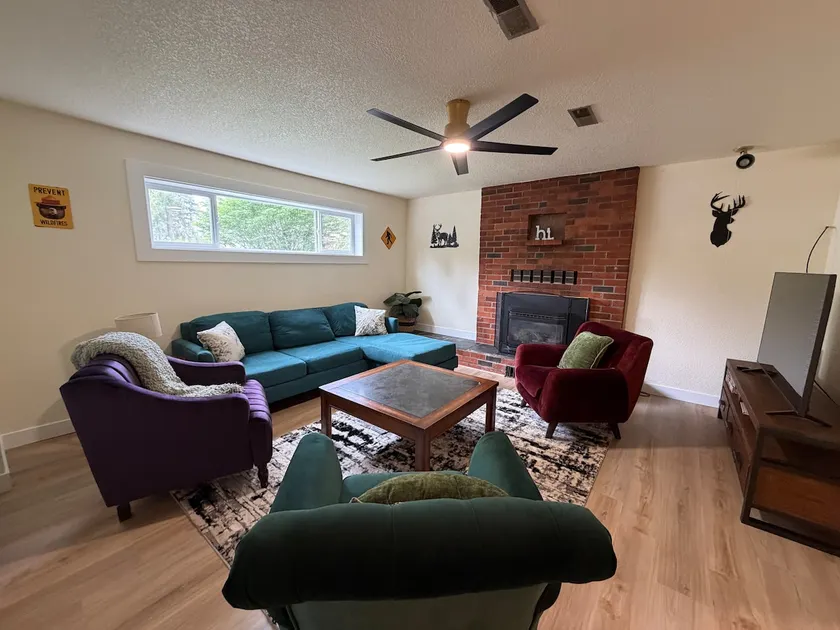 Into the Woods - 2 bed/1 bath pet friendly + yard - Image 1