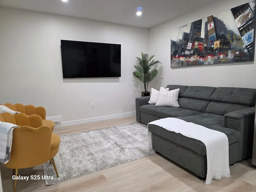 Executive Luxury Suite Unit B - Image 1